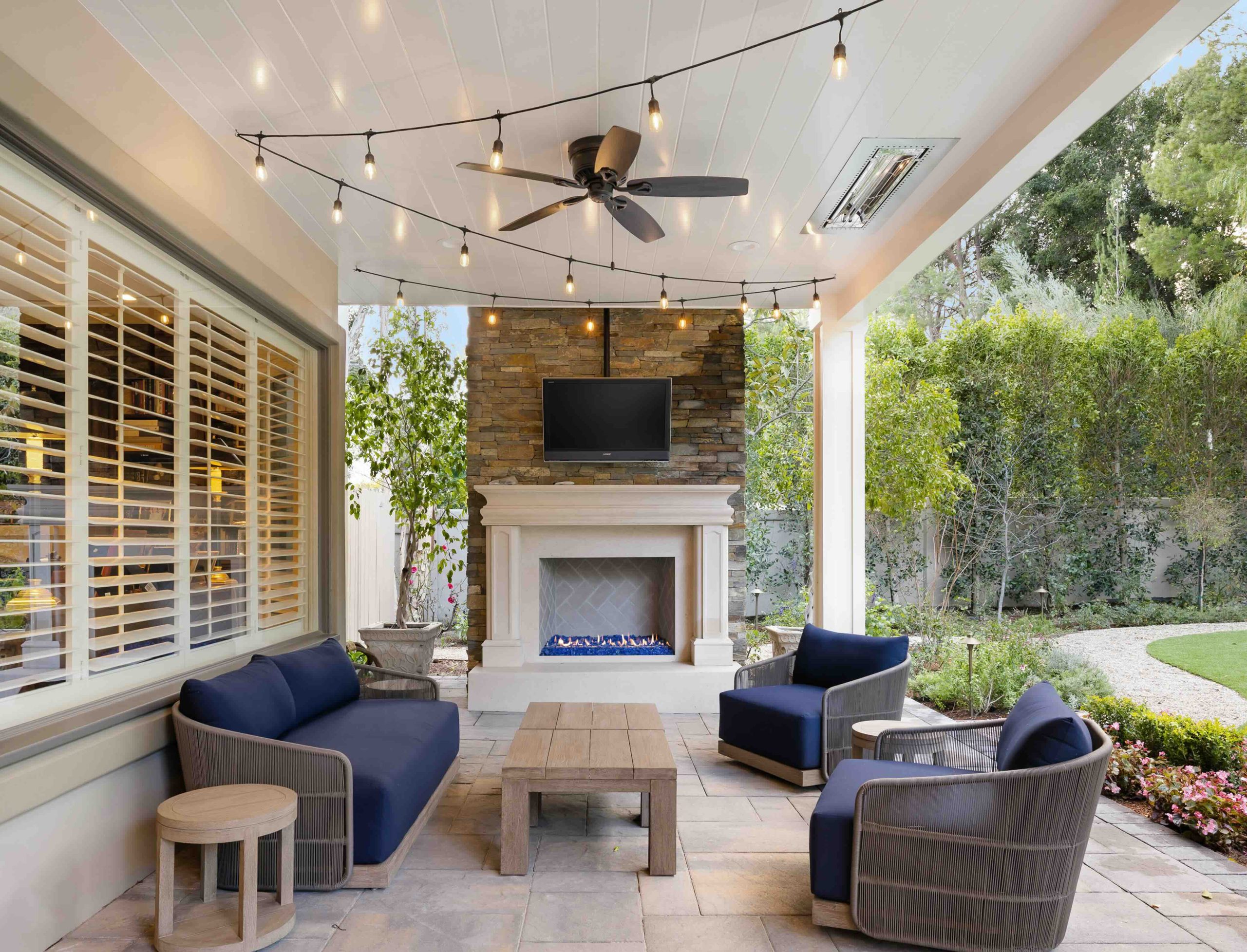 Outdoor ceiling fan and lights A photo of an outdoor ceiling fan and lights in a cabana.